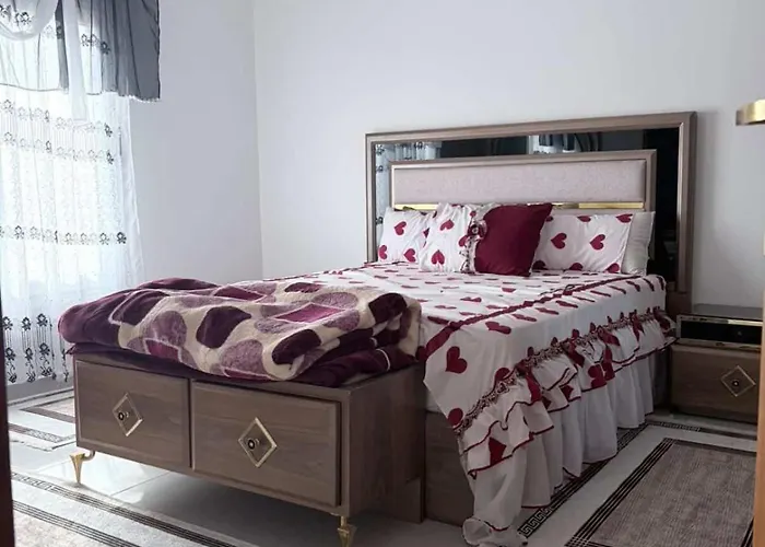 Palmira Luxury With Private Pool & Roof Ajn-Szuhna